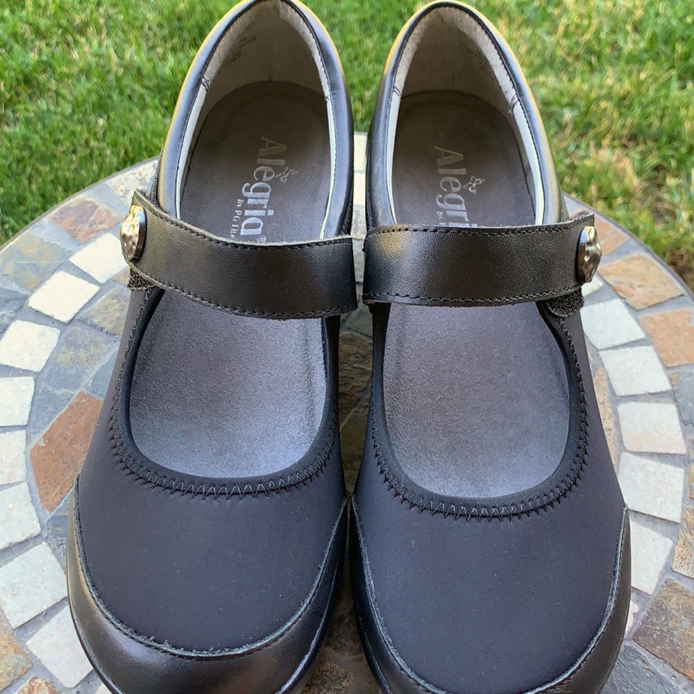 Algeria Women’s Shoes. New!